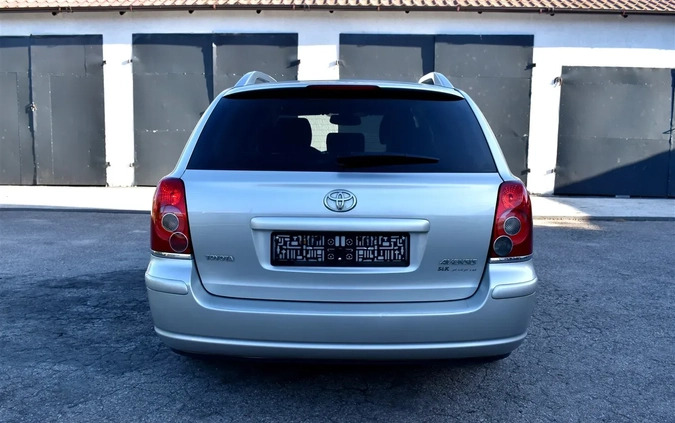 Toyota Avensis cena 18900 przebieg: 220000, rok produkcji 2006 z Elbląg małe 704